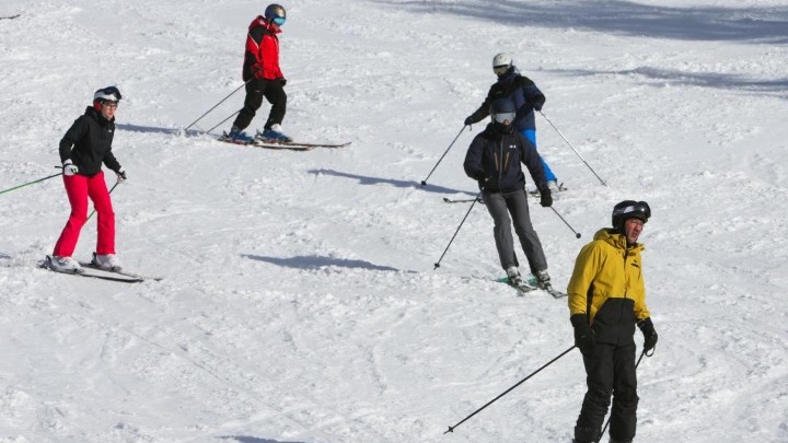 "Πνίγηκαν" από τουρίστες τα χιονοδρομικά κέντρα της Βουλγαρίας